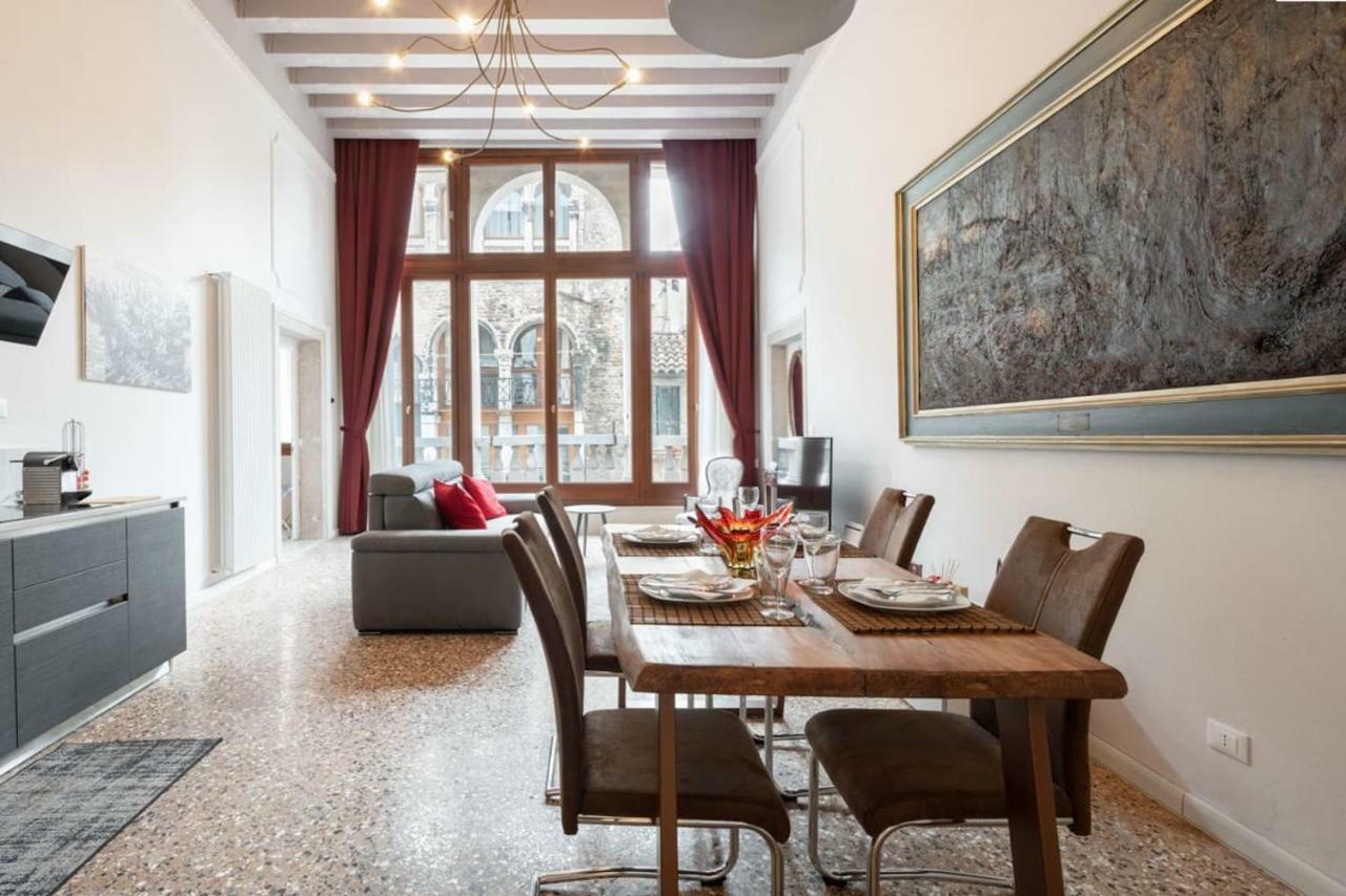 Apartment Ponte Raspi Canal View Venesia Bagian luar foto