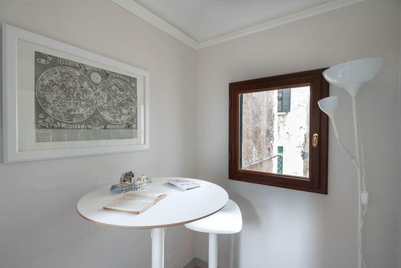 Apartment Ponte Raspi Canal View Venesia Bagian luar foto