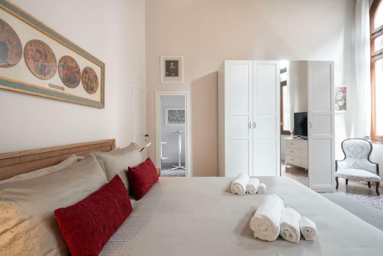 Apartment Ponte Raspi Canal View Venesia Bagian luar foto