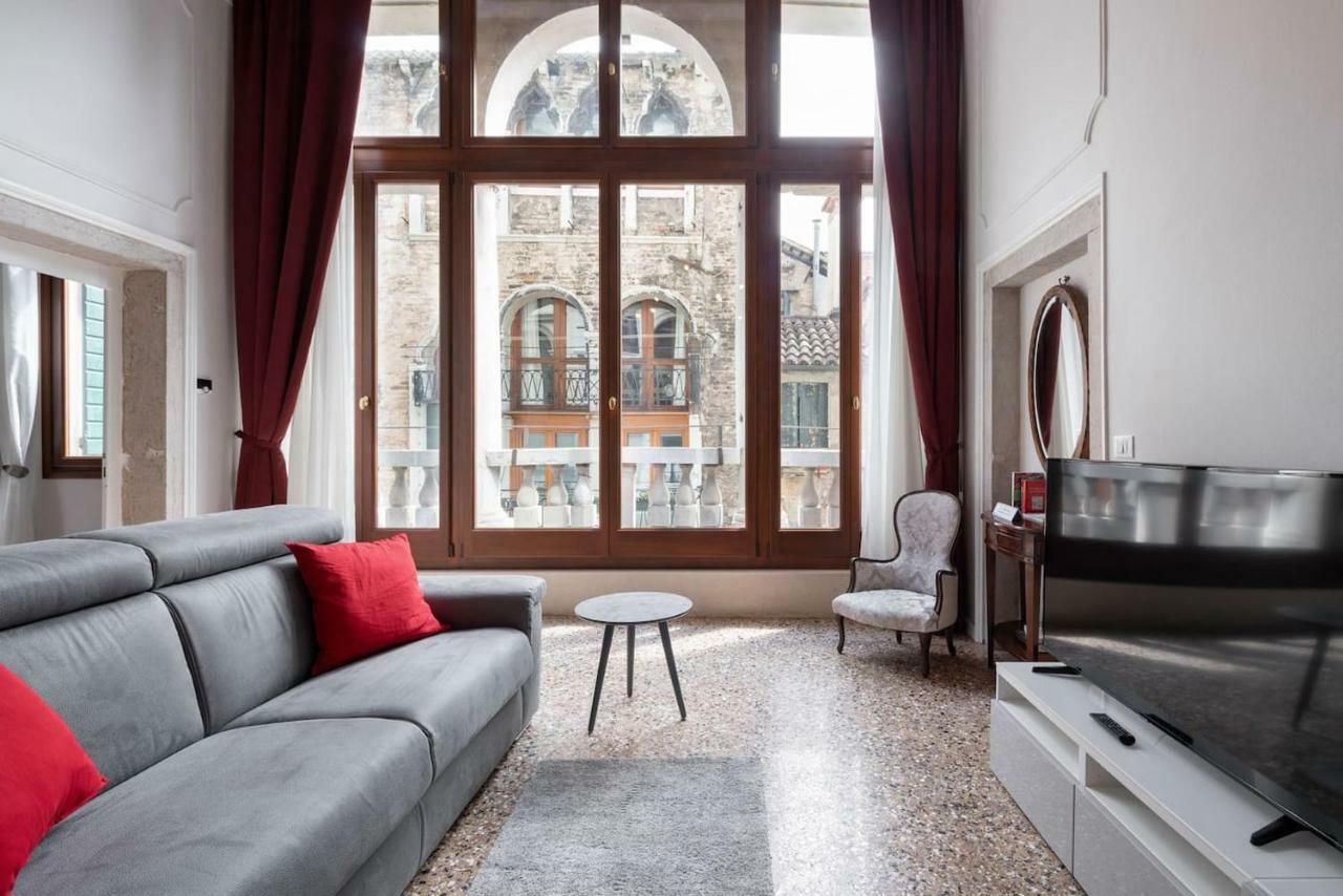 Apartment Ponte Raspi Canal View Venesia Bagian luar foto