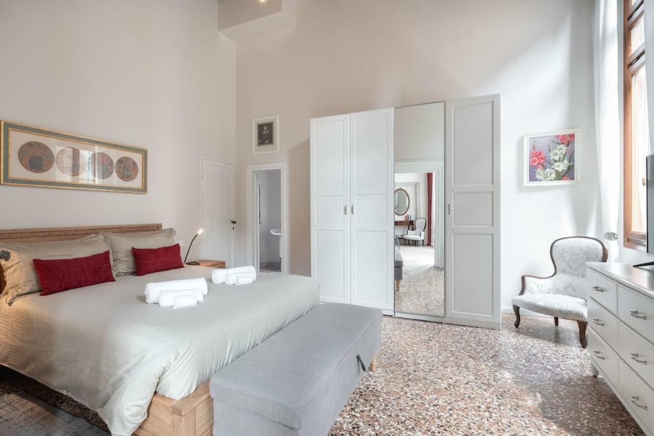 Apartment Ponte Raspi Canal View Venesia Bagian luar foto