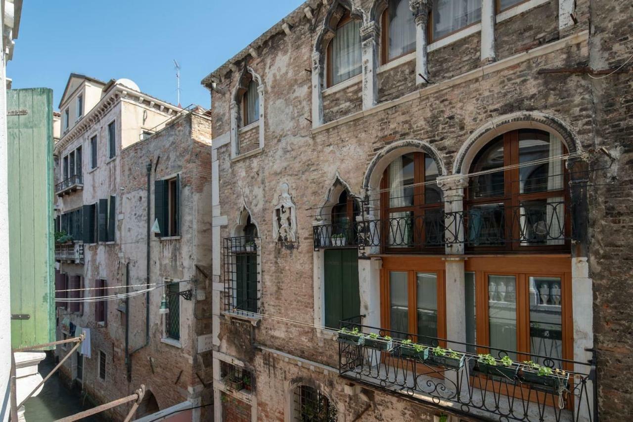 Apartment Ponte Raspi Canal View Venesia Bagian luar foto
