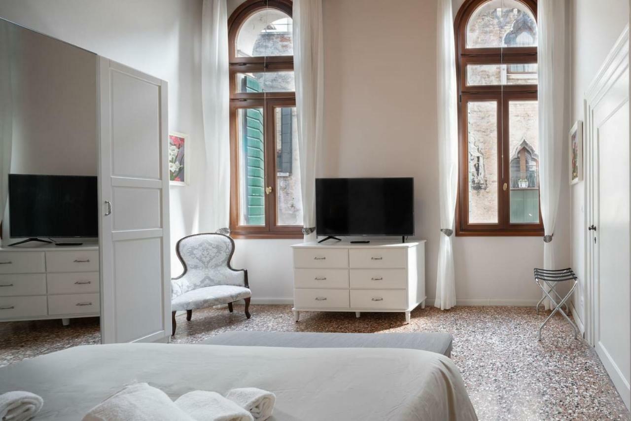 Apartment Ponte Raspi Canal View Venesia Bagian luar foto