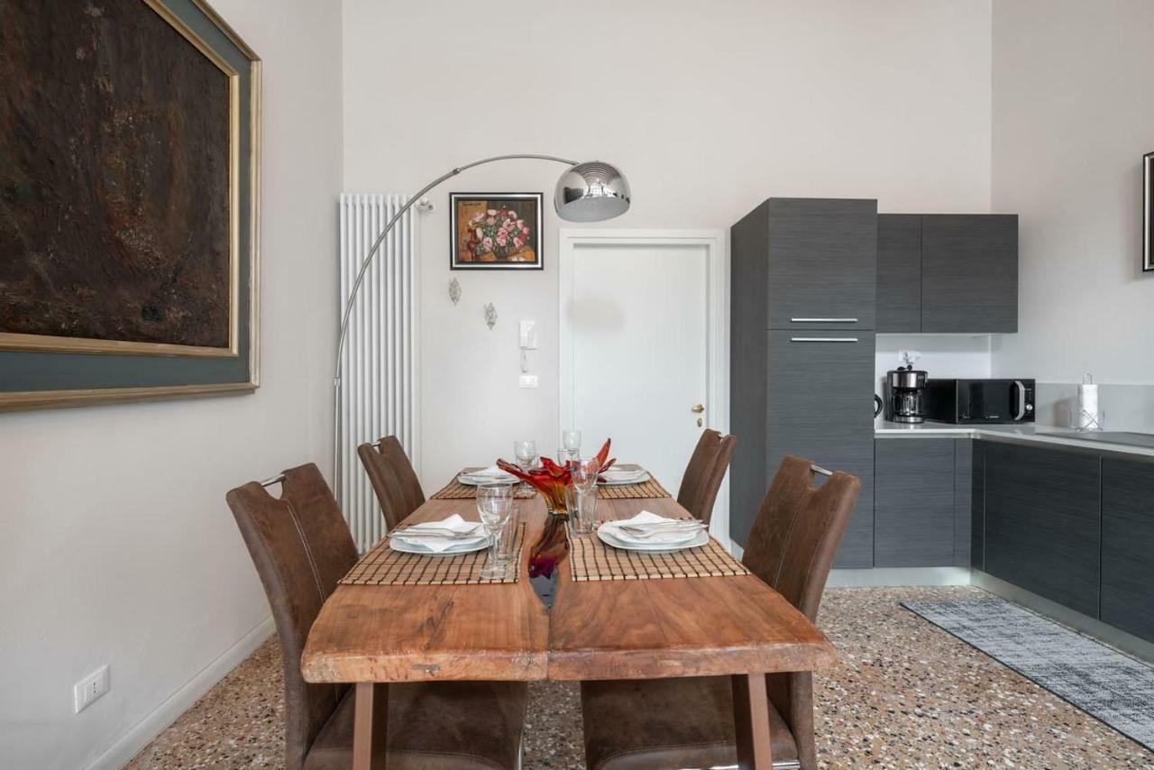 Apartment Ponte Raspi Canal View Venesia Bagian luar foto