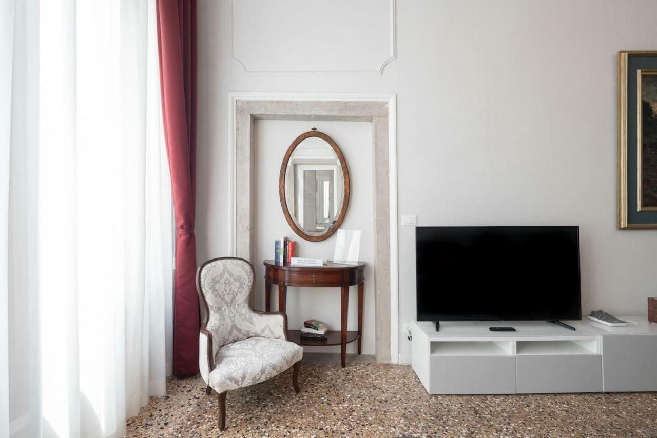 Apartment Ponte Raspi Canal View Venesia Bagian luar foto